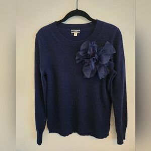 J Crew 100% cashmere crewneck with flower appliqué - EUC